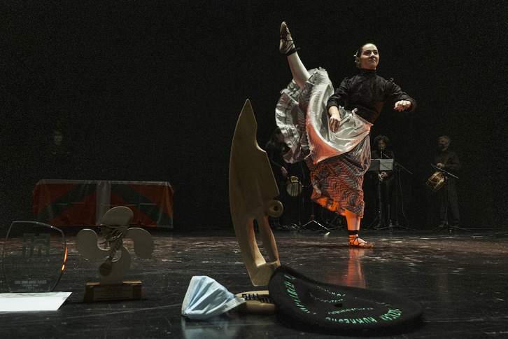 Katerin Artola, gipuzkoar erako Euskal Herriko III. Aurresku Txapelketa Nagusiko garailea. (Jon URBE/FOKU)