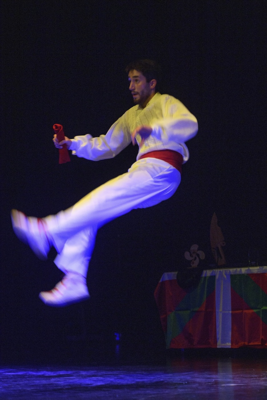 Aurkez aurke (desafioa) eta soinu zahar bat (Ehun dukat, Ehun eta bikoa eta Grazianaren artean dantzari bakoitzak aukeratu duena) dantzatu dituzte.