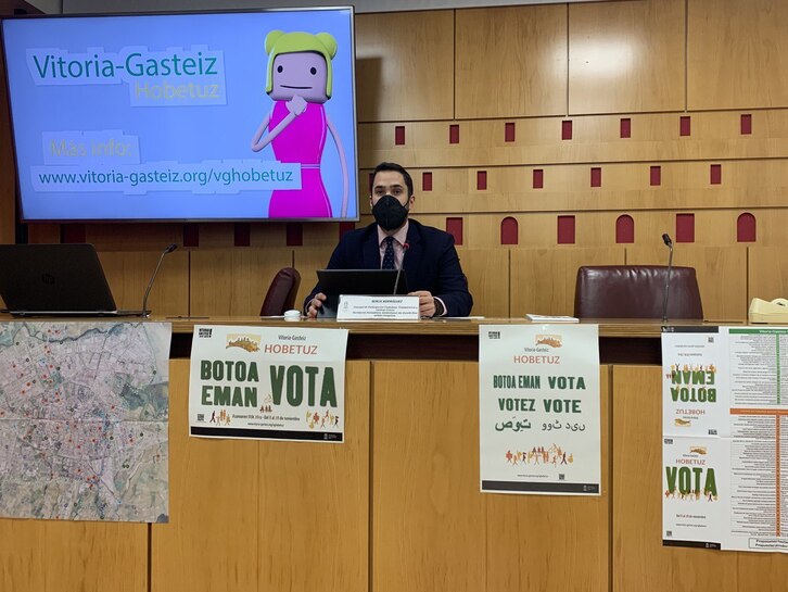 El edil de Participación Ciudadana, Borja Rodríguez, ha presentado los proyectos. (GASTEIZKO UDALA).
