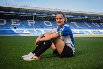 Mery Ortiz de Pinedo viste la camiseta albiazul desde la creación del Alavés. (Deportivo Alavés)