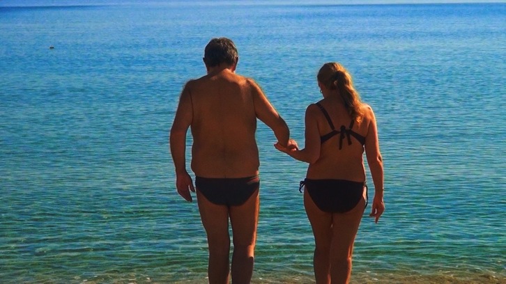 Los padres de Aitor Merino protagonizan la reunión familiar. (NAIZ)