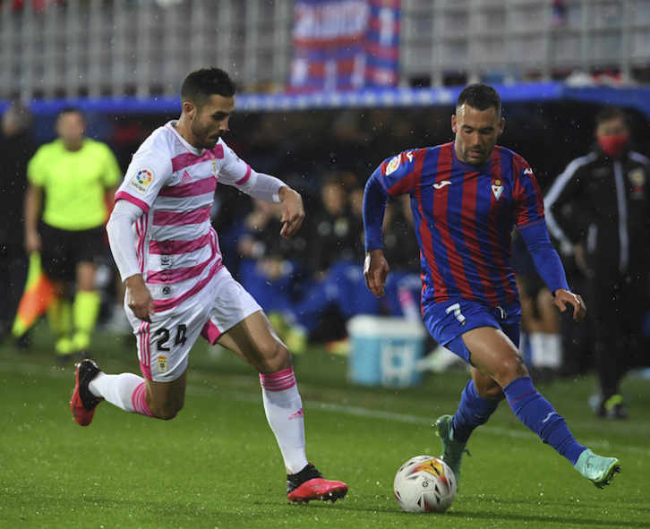 Bost partida jarraian irabazi ditu Eibarrek Ipuruan; azkena, Oviedoren kontra. (Jon Urbe/Foku)