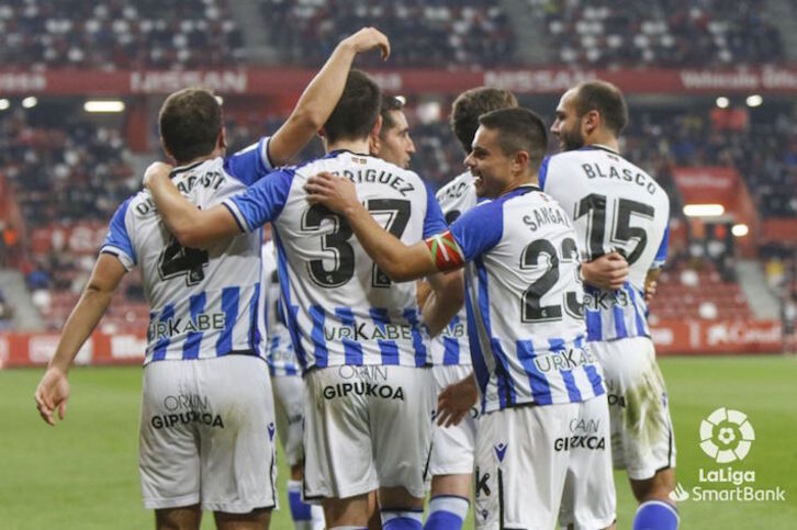 Los txuriurdines celebran el gol de Olasagasti, que les reencontraba con la victoria. (LALIGA)