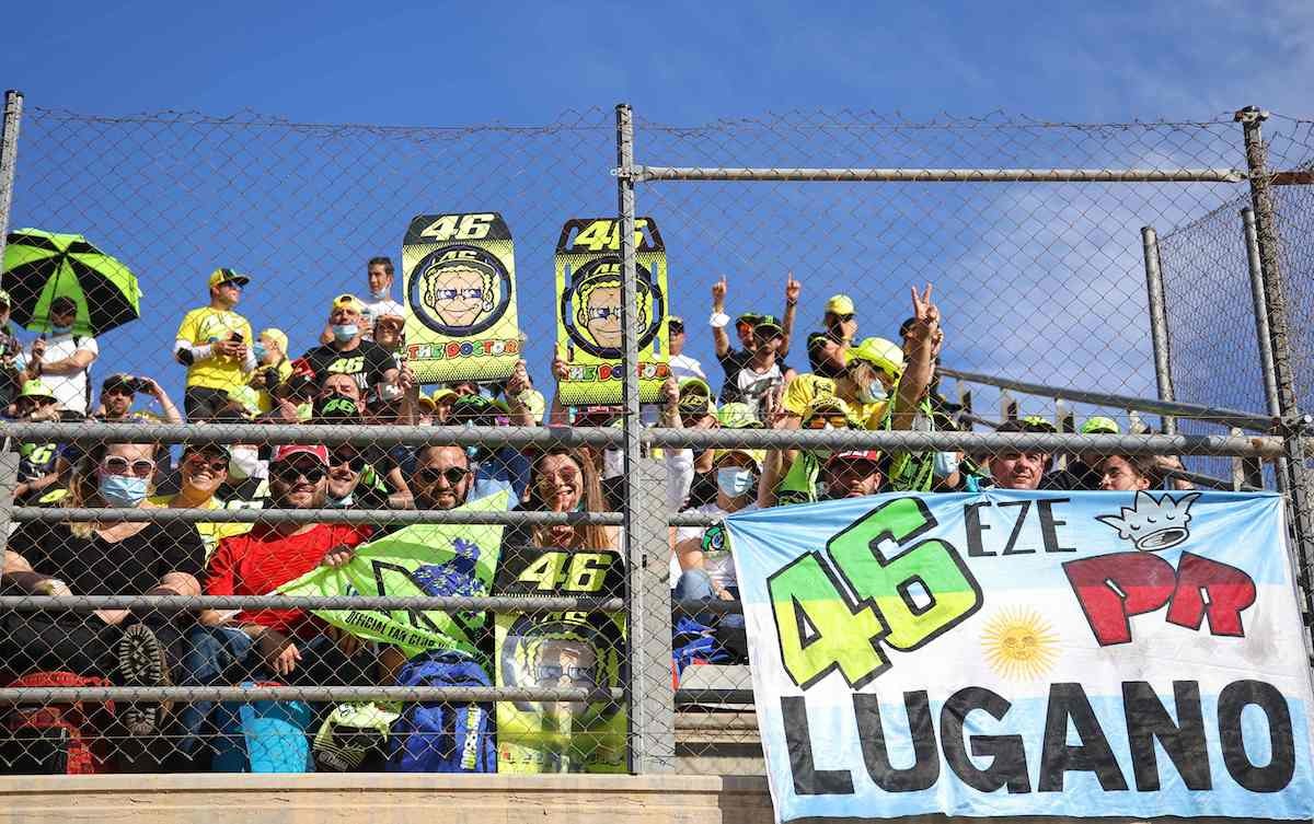 Valentino zaleak Valentziako zirkuituan. (Jose JORDAN/AFP)