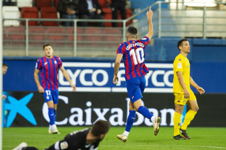 Expósito celebra el gol con el que colocaba el 2-0 en el marcador a los veinte minutos de partido. (Monika Del Valle/Foku)