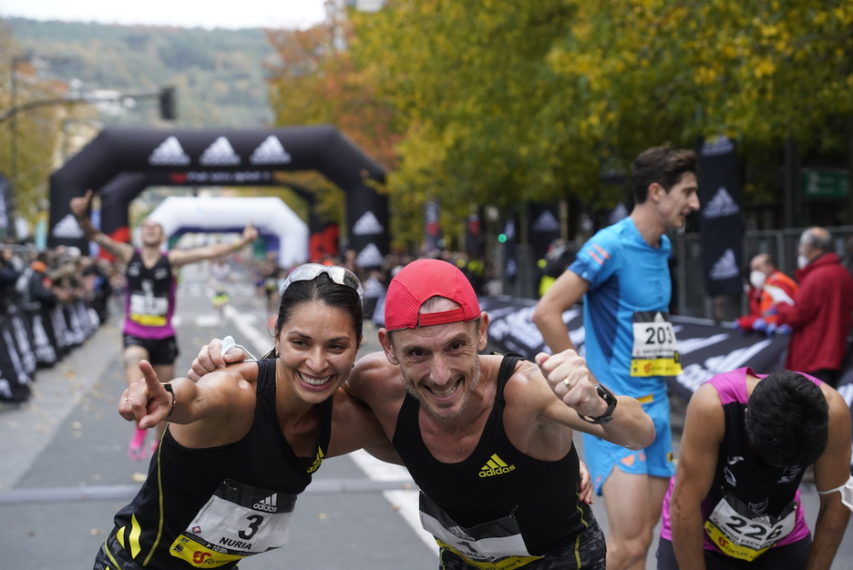 Nuria Lugueros irabazlea eta bere lagun Carles lasterketa bukatu berritan. (Gorka RUBIO/FOKU)
