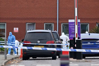 Forenses de la Policía británica trabajan en el lugar de la explosión. (Paul ELLIS / AFP) 