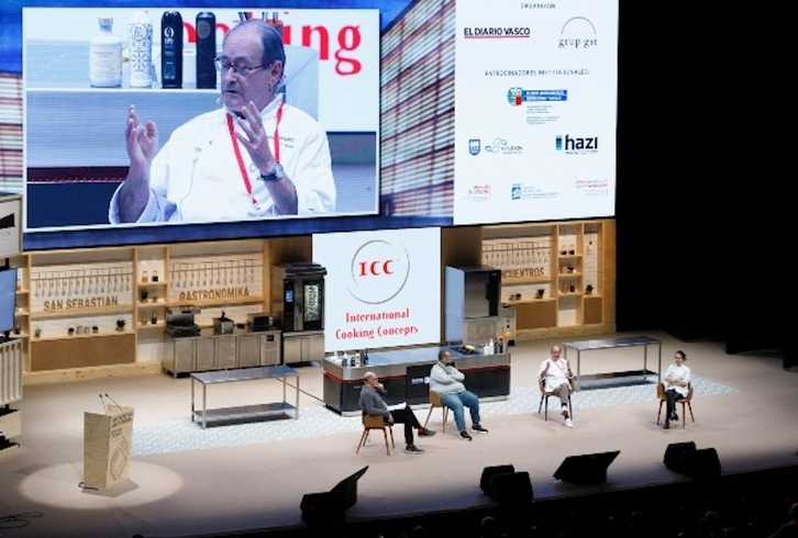 Elena Arzak, Hilario Arbelaitz y David de Jorge han rendido homenaje a la cocina francesa en conversación con Pierre Gagnaire. (sansebastiangastronomika.com)