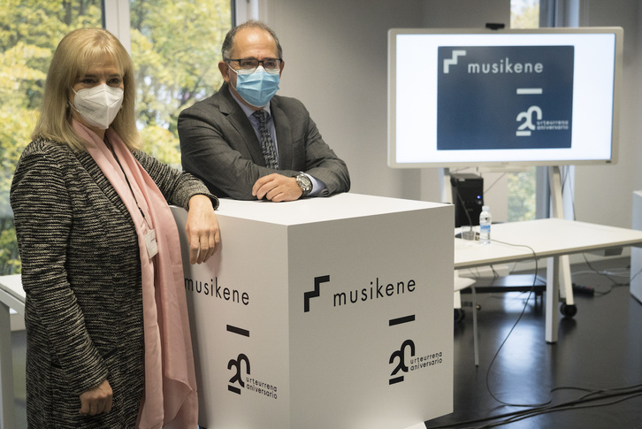 Miren Iñarga, directora de Musikene, y Adolfo Morais, viceconsejero de Universidades e Investigación del Gobierno de Lakua. (Gorka RUBIO / FOKU)  