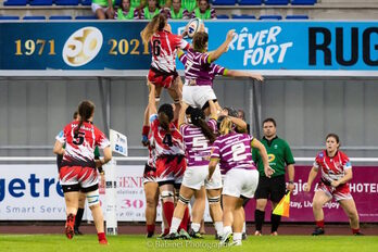Jugadoras de ASB, de morado y blanco, durante un partido. (a-s-bayonnaise64.ffr.fr)