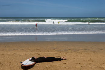 Surfrider rappelle que les vagues sont fragiles et que certains spots peuvent disparaître. © Guillaume FAUVEAU