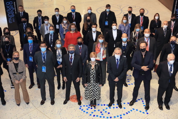 La consejera Arantxa Tapia, en el centro de un acto público la semana pasada. (IREKIA)