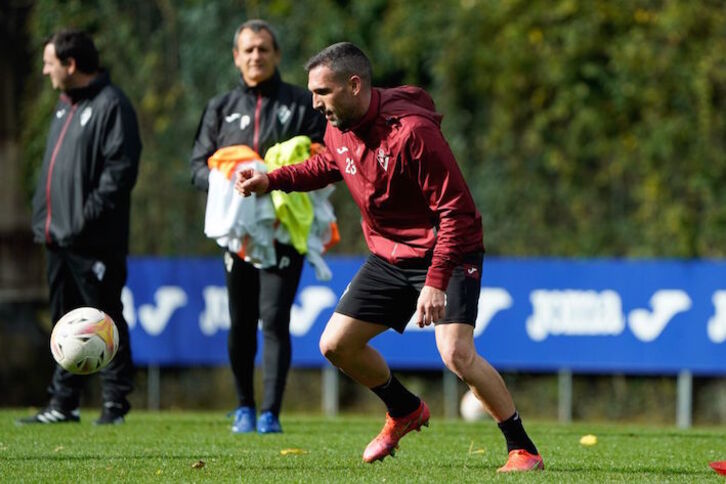 Arbillak badaramatza bi aste taldekideekin lan egiten. (SD Eibar)