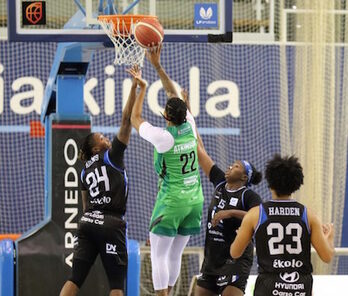 Araski recibe al líder, Perfumerías Avenida, después de ganar en el derbi al IDK. (ARASKI)