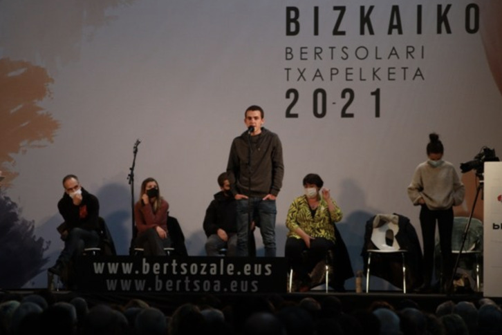  Gorka Pagonabarraga gaurko saioan kantatzen. (BERTSOZALE ELKARTEA)