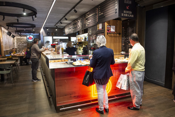 Un establecimiento hostelero en Iruñea, el primer día sin restricciones. (Iñigo URIZ/FOKU)