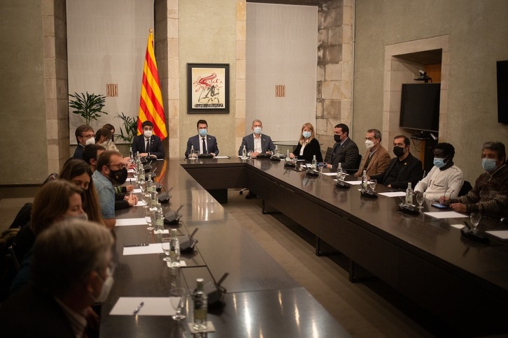 El Govern se ha reunido este miércoles con entidades de apoyo al catalán tras la decisión del TS. (David ZORRAKINO/EUROPA PRESS)