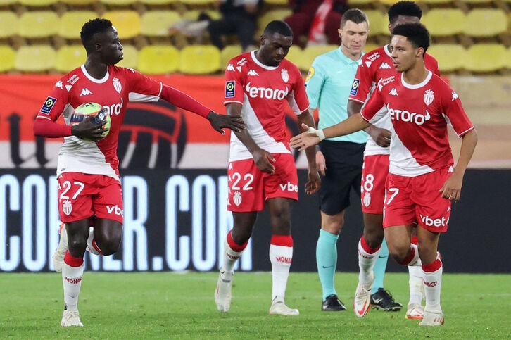 Diatta, con el balón tras marcar el viernes un gol ante el Lille, se lesionó después y no podrá jugar contra la Real. (Valery HACHE/AFP)