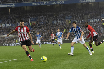 Aritz Elustondo, en el derbi jugado contra el Athletic en Anoeta. (Gorka RUBIO/FOKU)