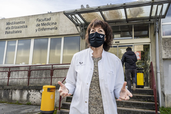 Miren Basaras, mikrobiologoa eta UPV/EHUko irakaslea. (Marisol RAMIREZ/FOKU)