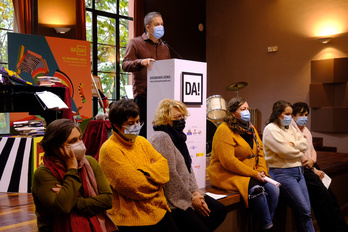 Gune desberdinetako arduradunak eta Azokako kudeatzailea, Musika Eskolan. Hemen ere aurkezpenak egingo dira. (Jon URBE/FOKU)