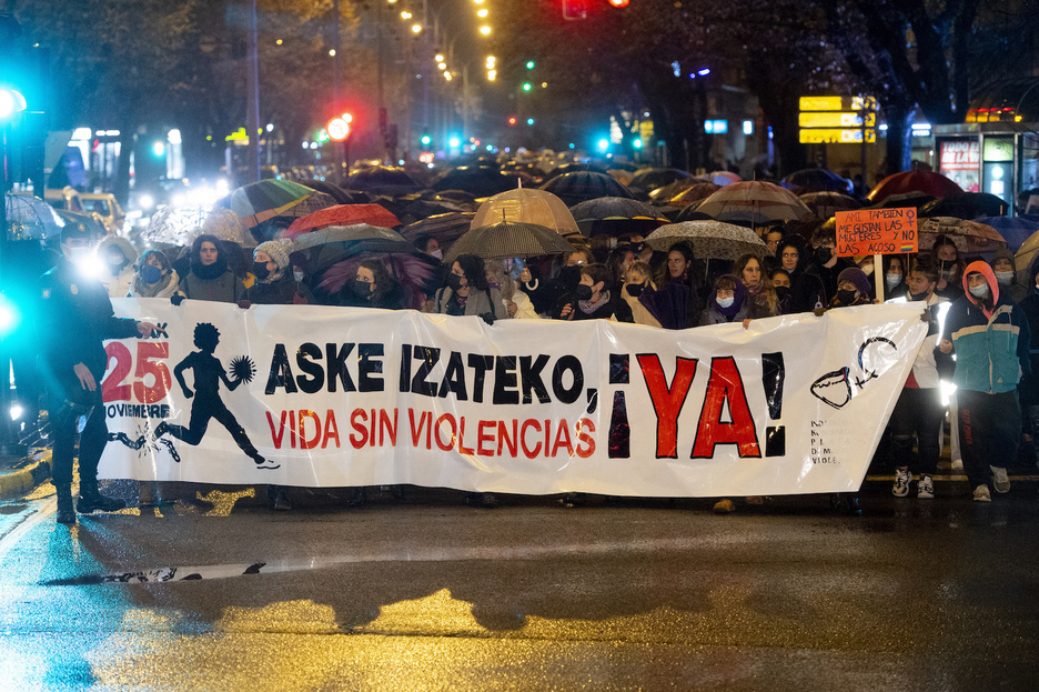 También en Iruñea se han manifestado bajo la lluvia. (Iñigo URIZ/FOKU)