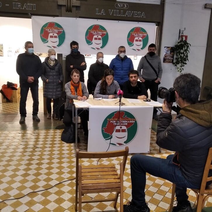 Rueda de prensa ofrecida en Iruñea. (Nafarroa Trenaren Alde)