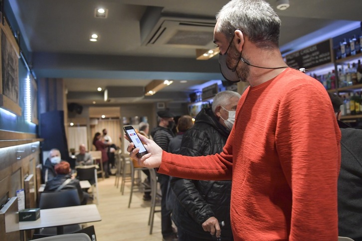 La implantacion del pasaporte covid arranca este sábado en Nafarroa en determinados ámbitos. (Idoia ZABALETA/FOKU)