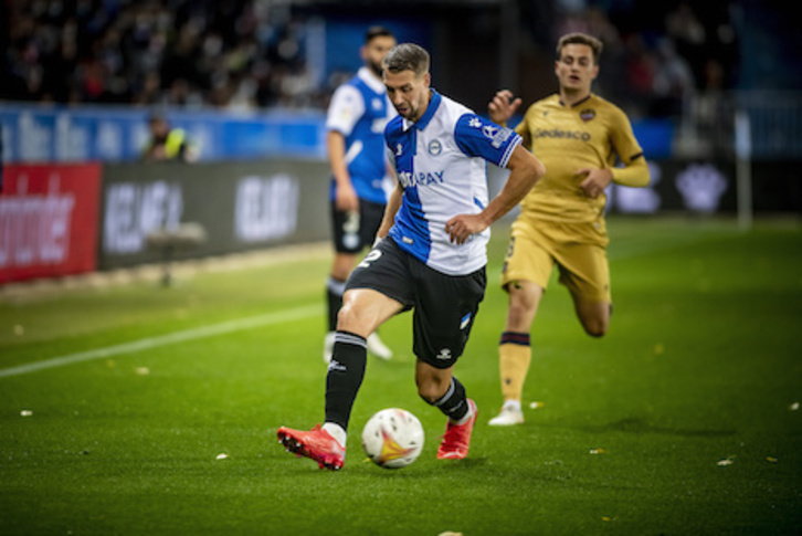Lejeune es un fijo para Calleja en el eje de la zaga babazorra. (Jaizki FONTANEDA/FOKU)