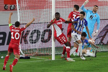 Merino y Aritz Elustondo, que aparecen junto a Ryan con el segundo goles del Monaco, no podrán jugar en Cornellá. (Valery HACHE/AFP)