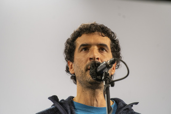 Etxahun Lekue, Bizkaiko Bertsolari Txapelketako bigarren finalista, Galdakoko finalaurrekoan. (Gorka RUBIO/FOKU)