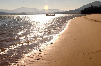 Expertos portugueses en riesgos climáticos se fijan en la mejora del agua en la Reserva de Urdaibai. (Marisol RAMIREZ/FOKU)
