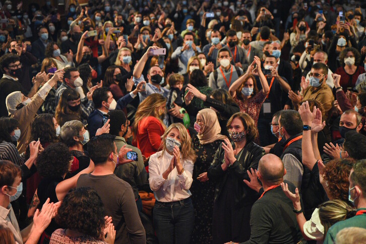 Yolanda Díaz, en el centro de la novedosa foto de València. (Jorge GIL | Europa Press)
