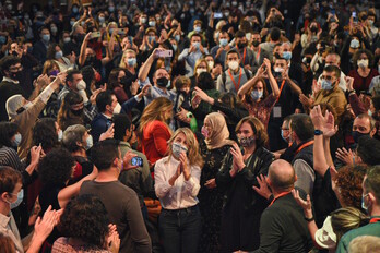 Yolanda Díaz, en el centro de la novedosa foto de València. (Jorge GIL | Europa Press)