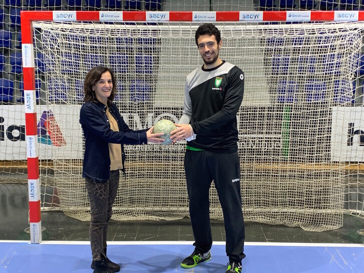 Juan Bar atezainak bi urte gehiagorako berritu du Anaitasunarekin. (HELVETIA ANAITASUNA)