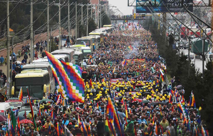 La multidunaria marcha del MAS culmina con la promesa del liderazgo económico de Bolivia | Mundua | Naiz