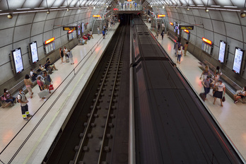 Andenes de una estación de Metro Bilbao. (Aritz LOIOLA/FOKU)