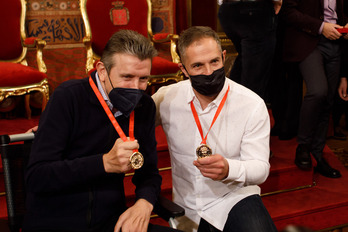 Unzué y Olaizola con la Medalla de Oro al Mérito Deportivo. (NAVARRA.ES)