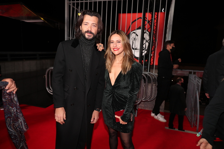 Itziar Ituño y Alvaro Morte durante la gala ‘La casa de papel. El legado’. (NETFLIX)