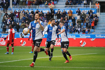 Joselu celebra ante el Celta un gol que a la postre no sirvió de mucho. (Endika PORTILLO/FOKU)