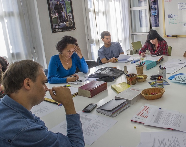 Clases de euskera en un euskaltegi de Donostia, en una imagen de archivo. (Gorka RUBIO/FOKU)