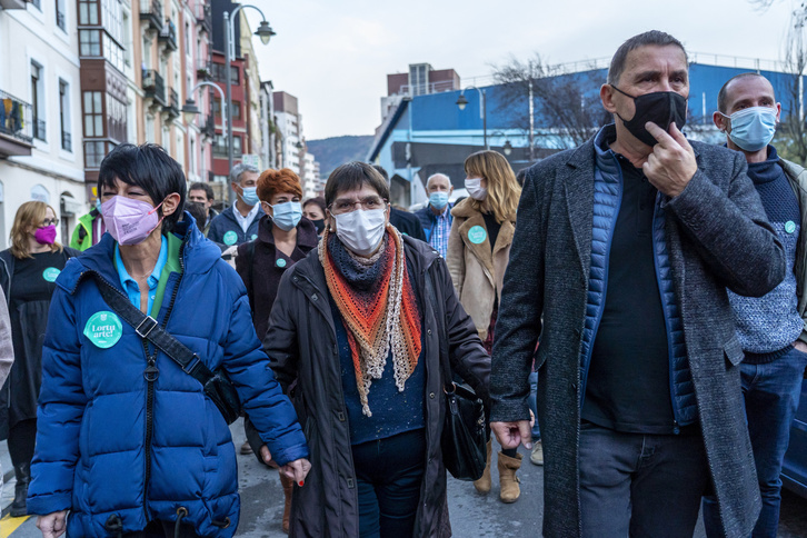 Maddalen Iriarte y Arnaldo Otegi, en la manifestación de EH Bildu en Bilbo. (Marisol RAMIREZ | FOKU)