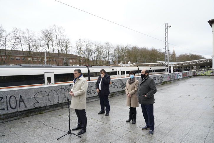 Esteban, junto a Suso, Beltrán de Heredia y Ortuzar, en Gasteiz. (Raul BOGAJO/FOKU)