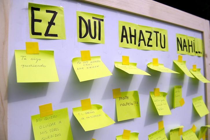 Imagen de archivo de un panel de cosas que no se quieren olvidar en el marco del día mundial contra el alzheimer. (Juan Carlos RUIZ/ARGAZKIPRESS)