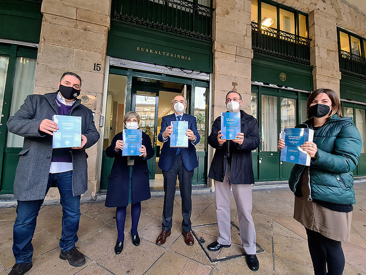 Euskaltzaindiak XXI. Mendeko ‘Euskararen gramatika’ argitaratu du. (Euskaltzaindia)