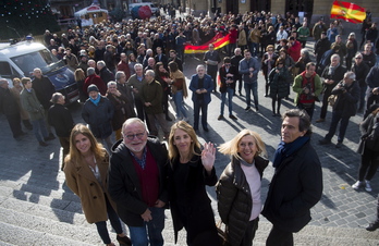 Concentración a favor de la Constitución en Bilbo, hace dos años. (Luis JAUREGIALTZO/FOKU)