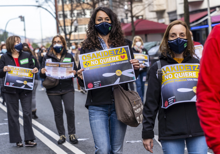 Protesta en Bilbo para demandar más recursos en Osakidetza. (Marisol RAMIREZ | FOKU)