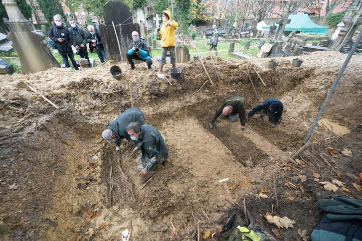 Excavación en marcha en el cementerio de Begoña. (IREKIA)