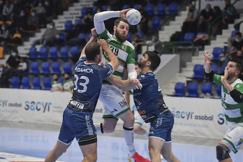 La complicada salida de Helvetia Anaitasuna a Logroño se ha saldado con derrota. (Idoia ZABALETA/FOKU)