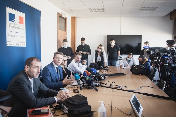 La denuncia ha sido presentada ante el procurador, Jerôme Bourrier, en la fotografía durante la rueda de prensa posterior al drama de Ziburu. (Guillaume FAUVEAU)